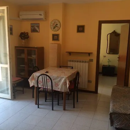 Bocca Di Magra * أَميليا